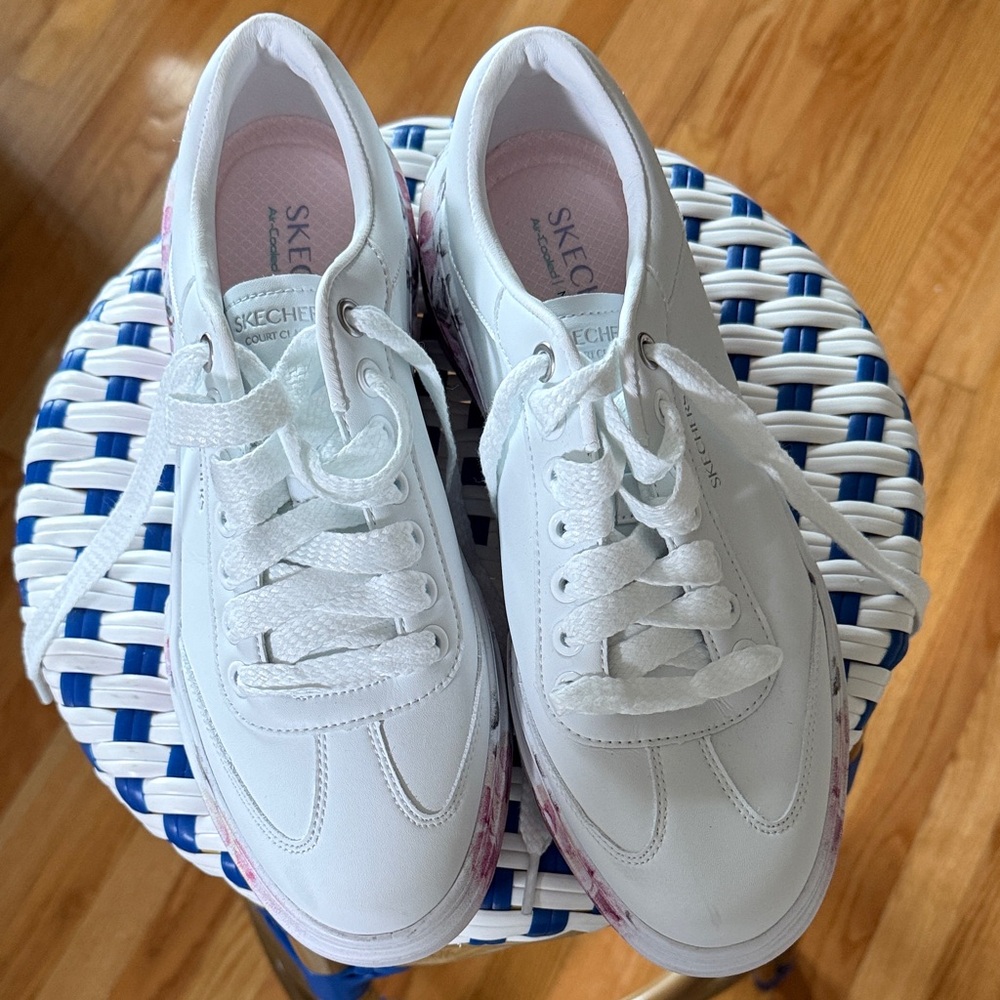 Skechers White Sneakers with Pink Accent Detail